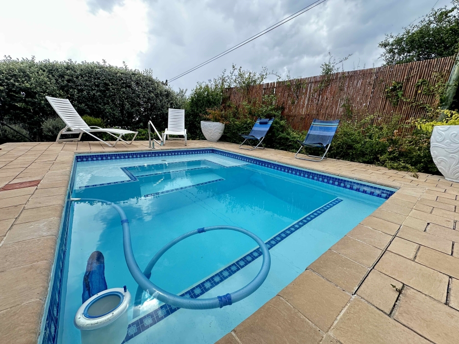 6 Bedroom Property for Sale in Kingfisher Creek Western Cape